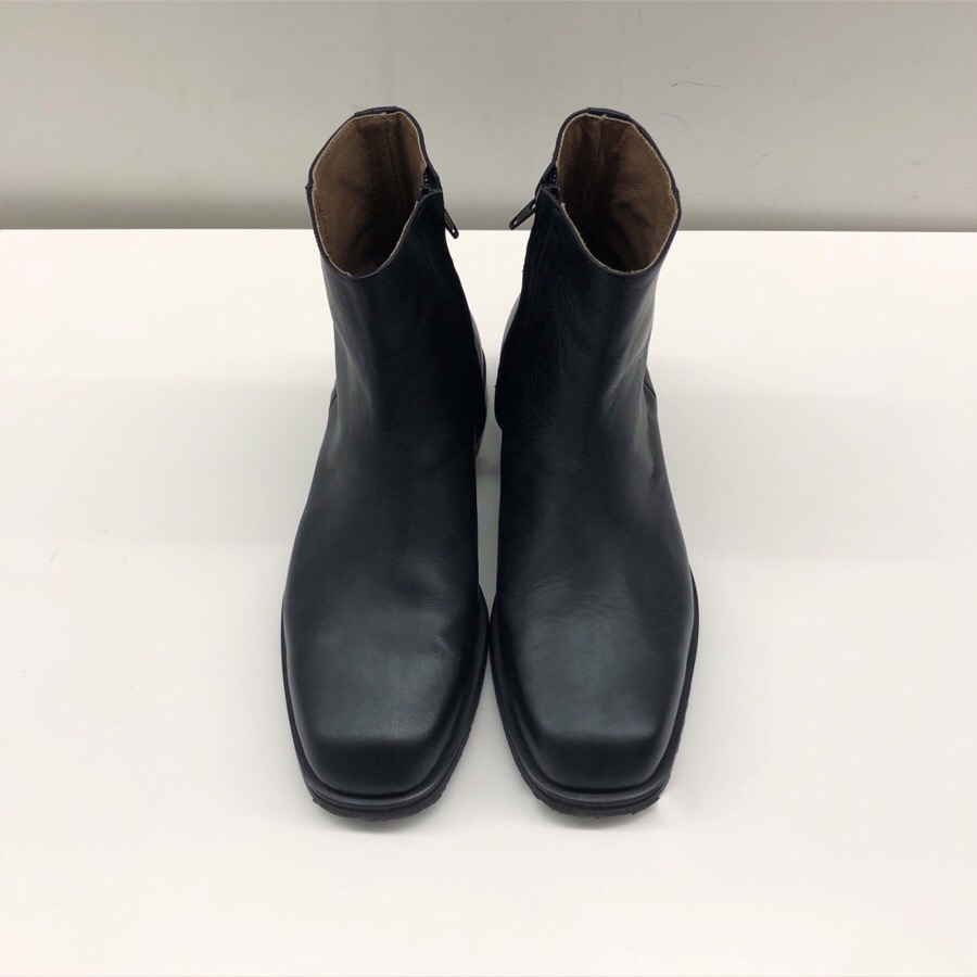 Zipup square chelsea boots