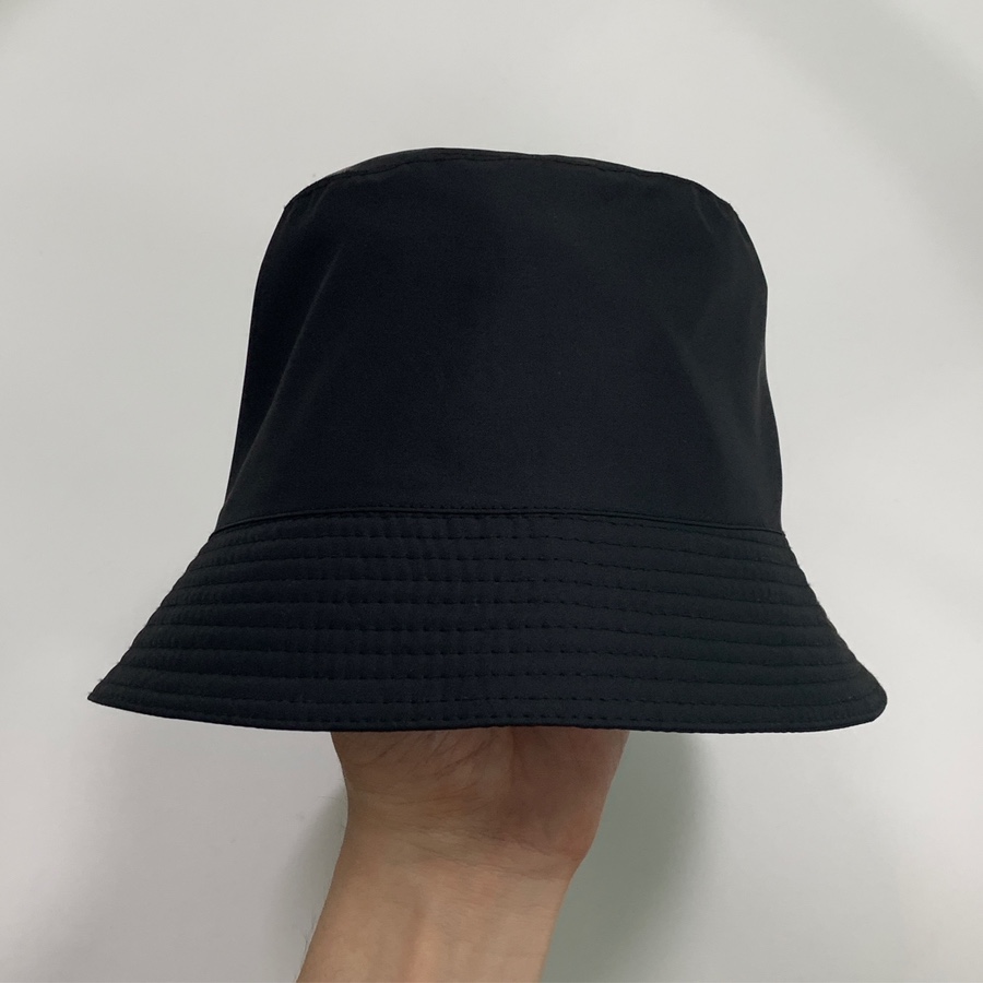 Minimal short brim bucket hat