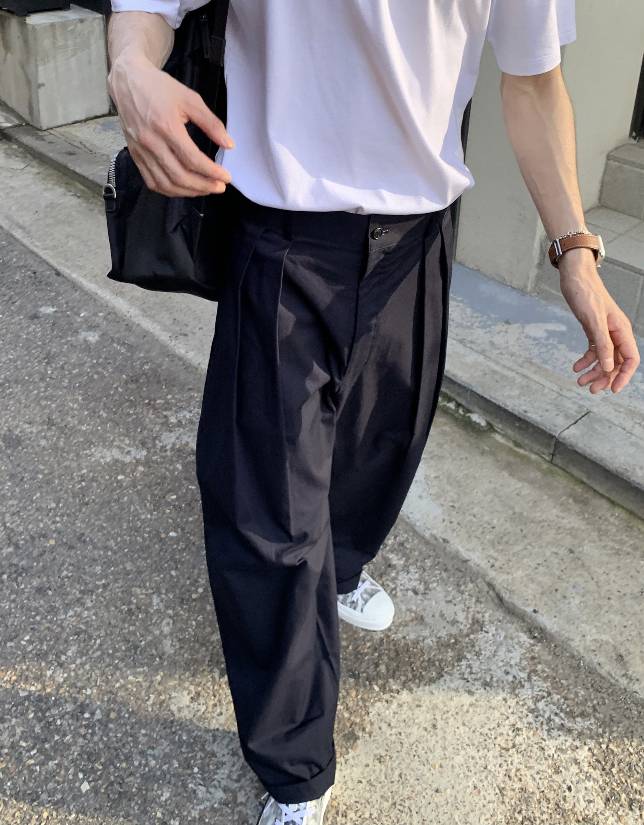 In s/s reverse tucked cotton pants