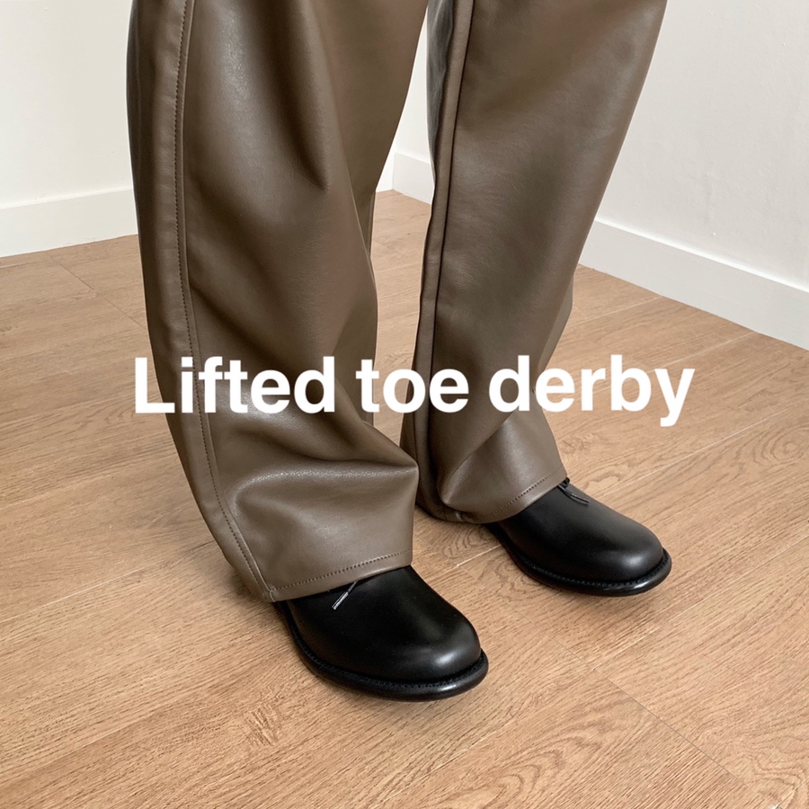 Ub sharp lifted toe derby